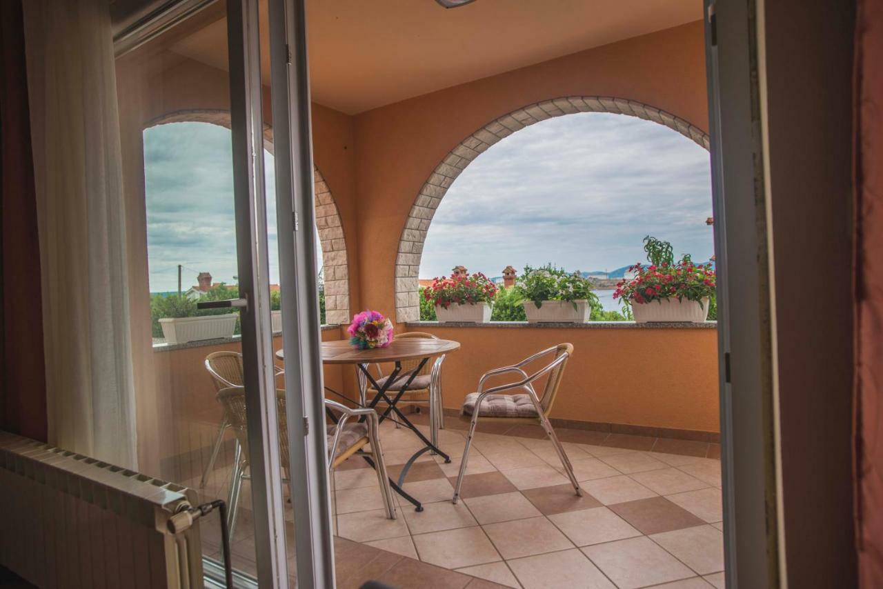 Apartman Lana Omišalj Exterior foto
